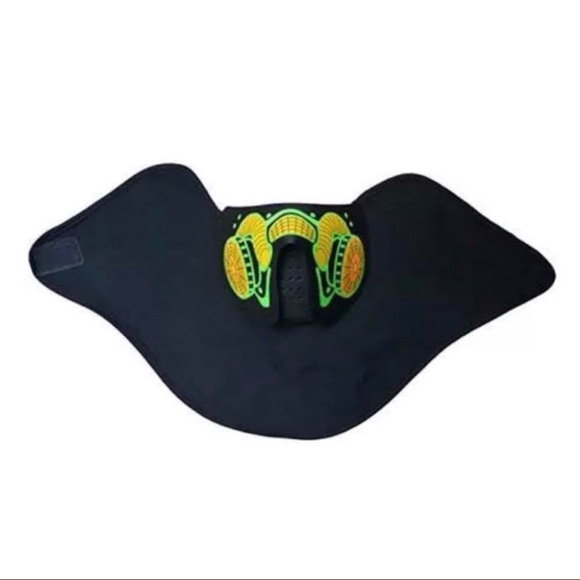 LED SOUNDED ACTIVATED GAS MASK - Picture 3 of 7